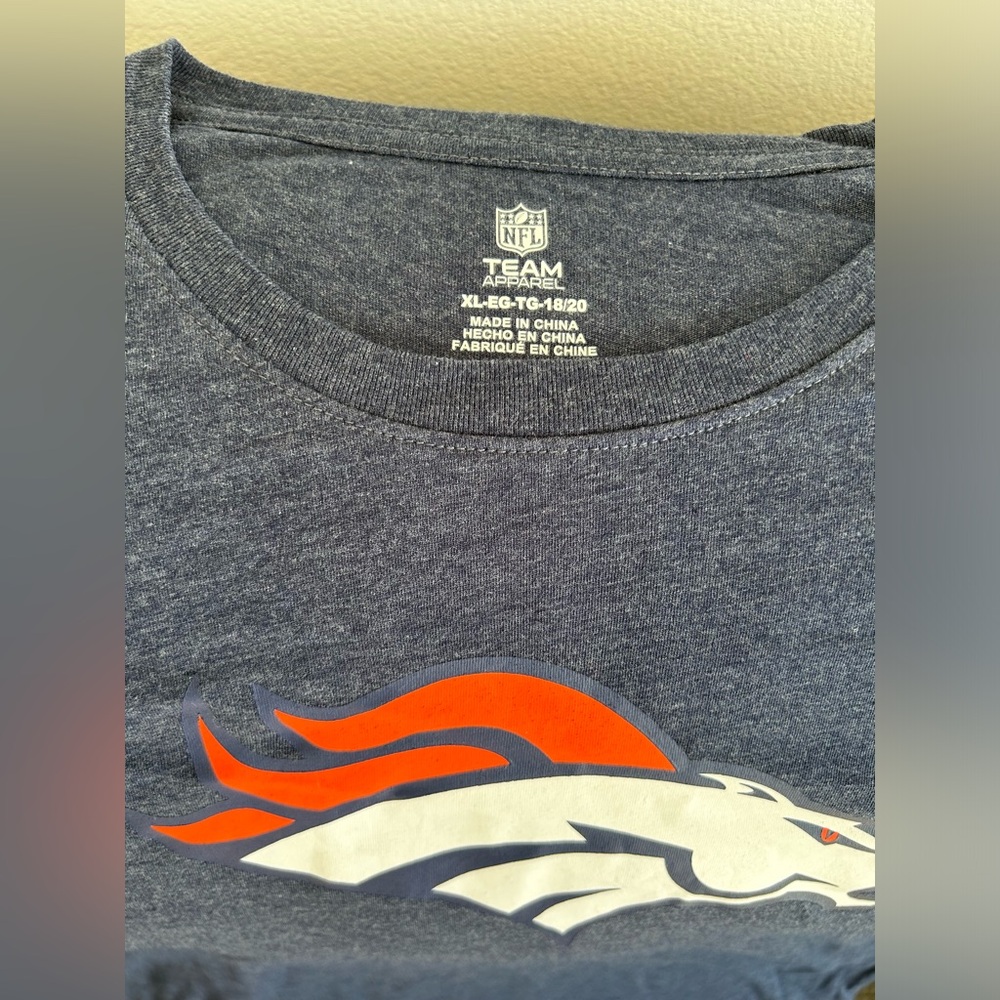 NFL Team Apparel Denver Broncos Football T-Shirt Youth Sz: XL ( 18 / 20 ) - Picture 2 of 3